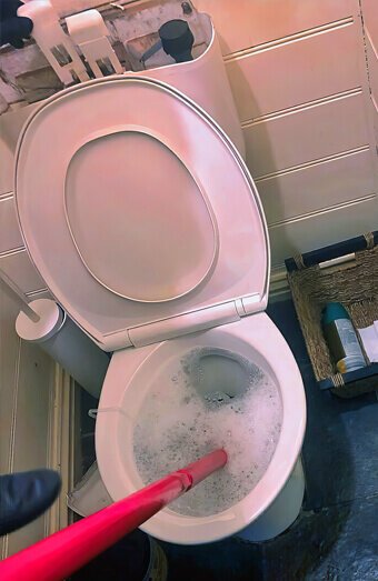 https://blockeddrainsglendalough.com.au/uploads/2025/07/blocked-toilet-74011.jpg